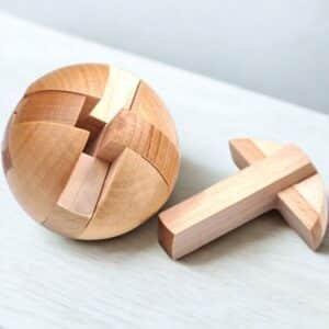 Casse-tête en bois boule